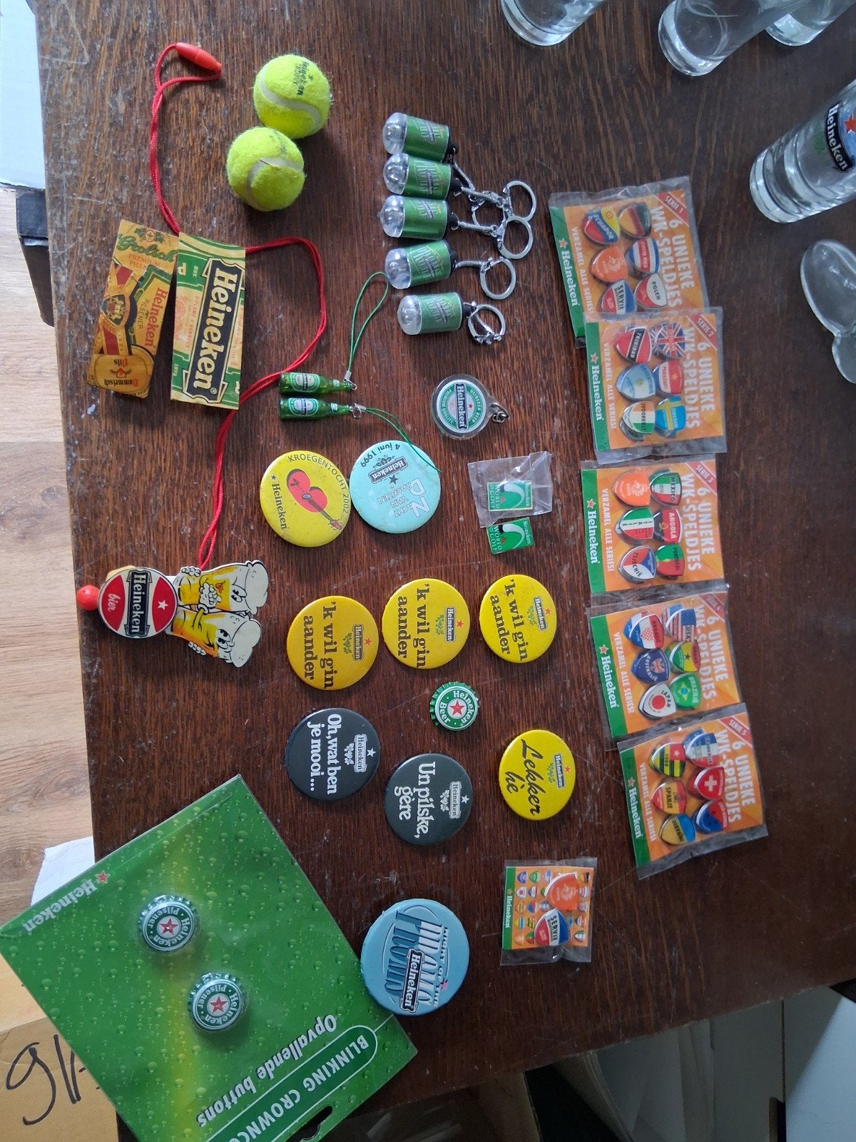 Heineken verzameling: buttons, sleutelhangers en haarclips, Verzamelen, Ophalen of Verzenden