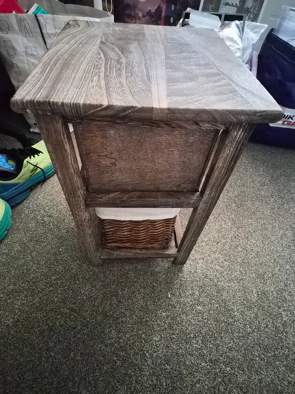 Houten nachtkastje met lade en rieten mand, Minder dan 55 cm, Gebruikt, Rustiek, Rechthoekig