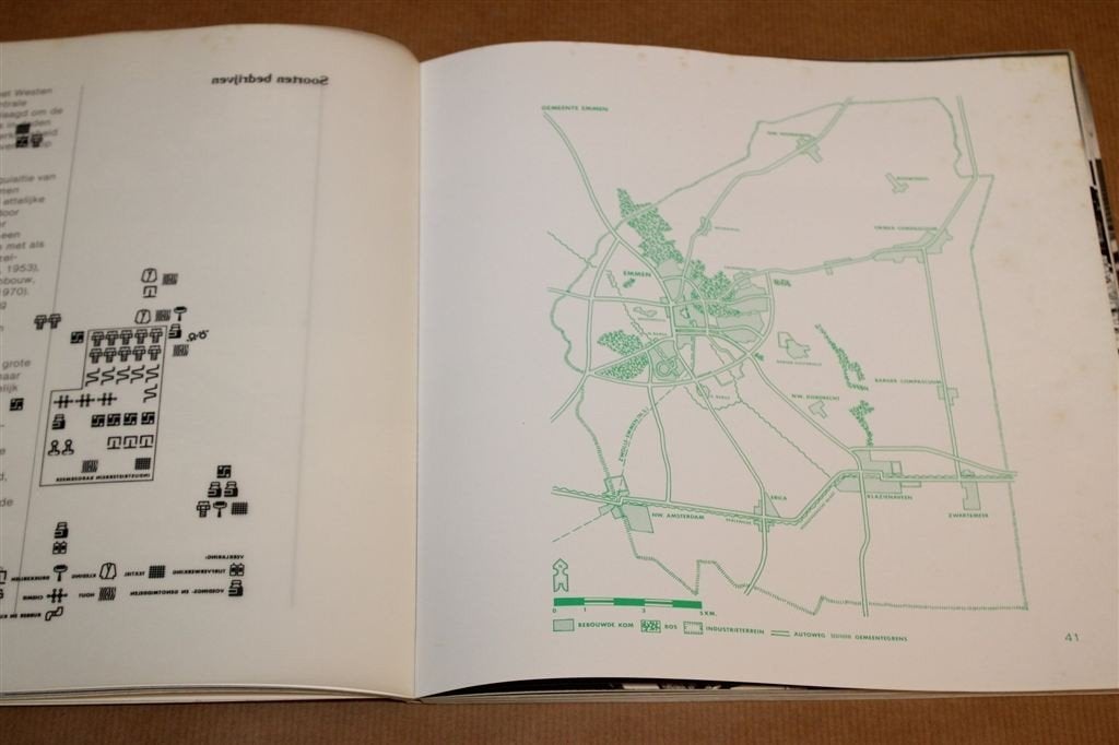 Bladeren in Emmen — VVV Uitgave 1979,, Boeken, Ophalen of Verzenden, Gelezen