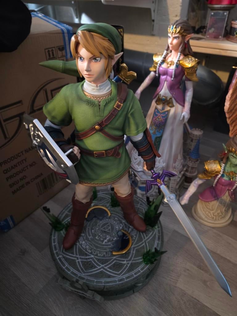 The Legend Of Zelda Kintsukuroi Creations Link Statue, Ophalen, Zo goed als nieuw