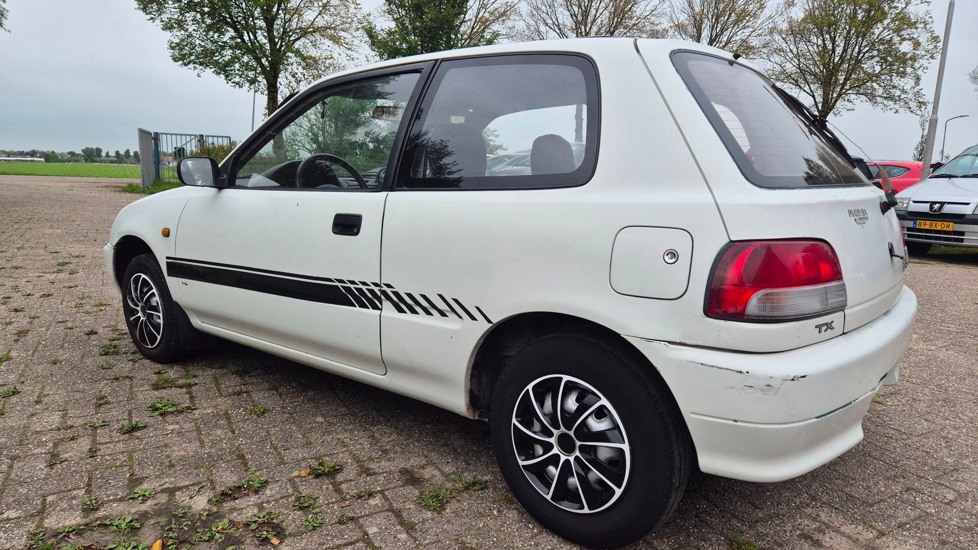 Daihatsu Charade 1.3i TX AUTOMAAT! APK AUG 2028!, Auto's, Gebruikt, 4 cilinders, 400 kg, Wit