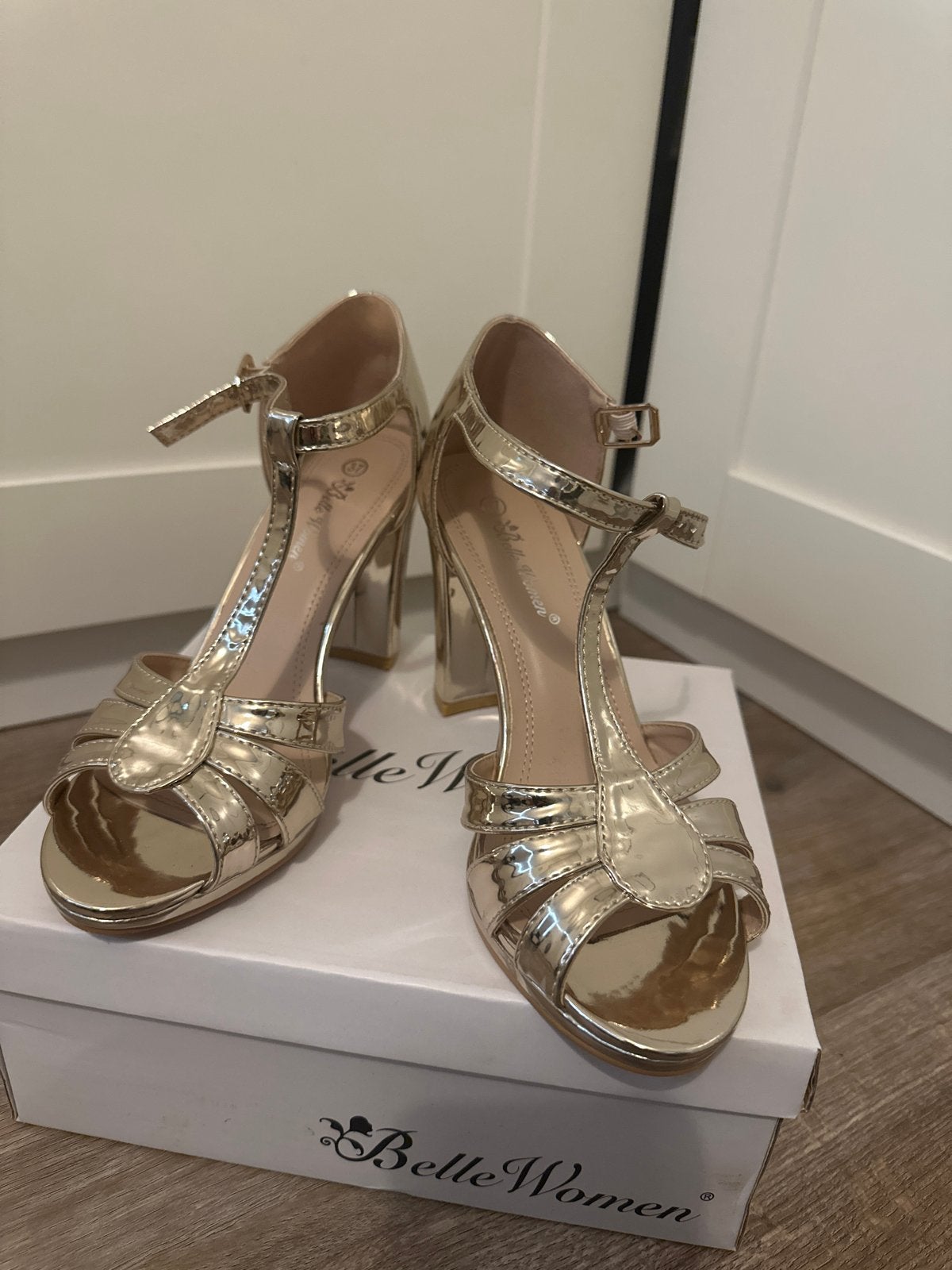 Gouden Belle Women Sandalen met Hak - Maat 37, Ophalen, Zo goed als nieuw, Overige kleuren, Sandalen of Muiltjes