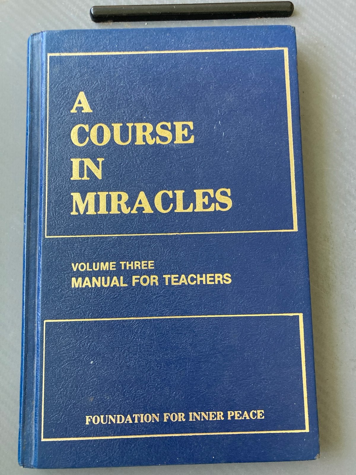 A Course in Miracles - Volume Three: Manual for Teachers, Boeken, Ophalen of Verzenden, Zo goed als nieuw, Spiritualiteit algemeen