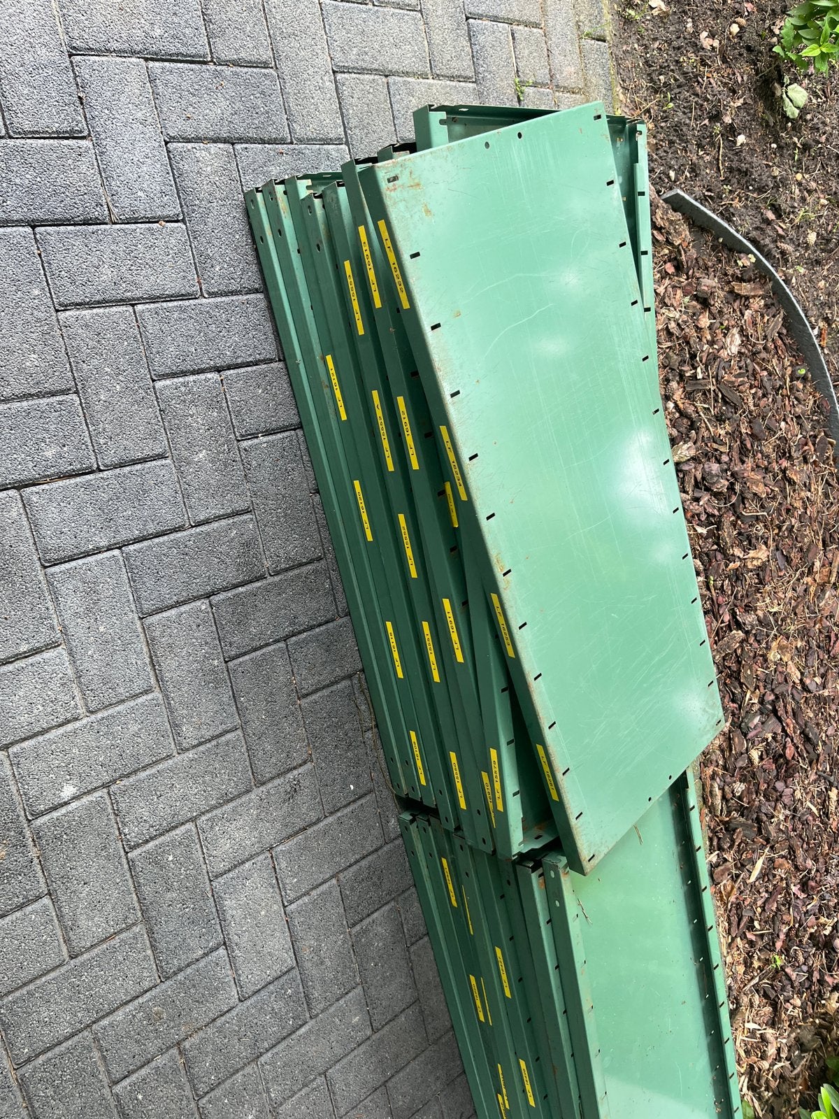 Metalen stellingen voor opslag of werkplaats, Ophalen