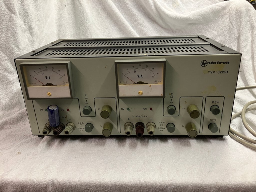 Lab voeding 2* 0-30V 0-1,5 A, Ophalen, Gebruikt