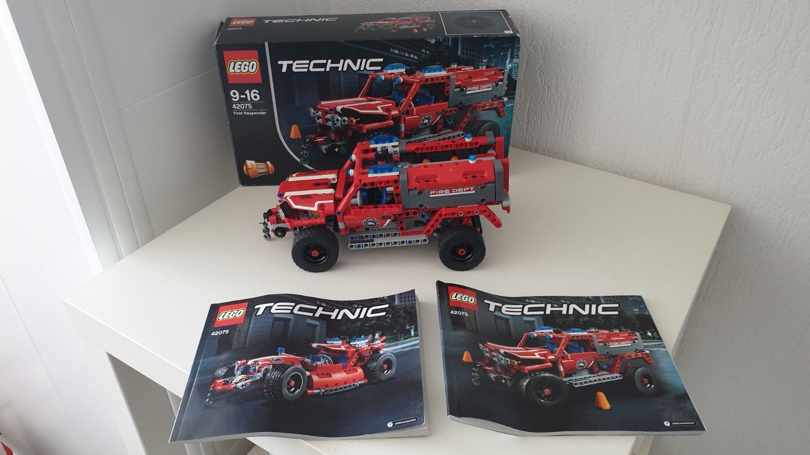 Lego technic  brandweer auto 42075, Hobby en Vrije tijd, Modelauto's | 1:24, Ophalen of Verzenden, Zo goed als nieuw, Overige merken