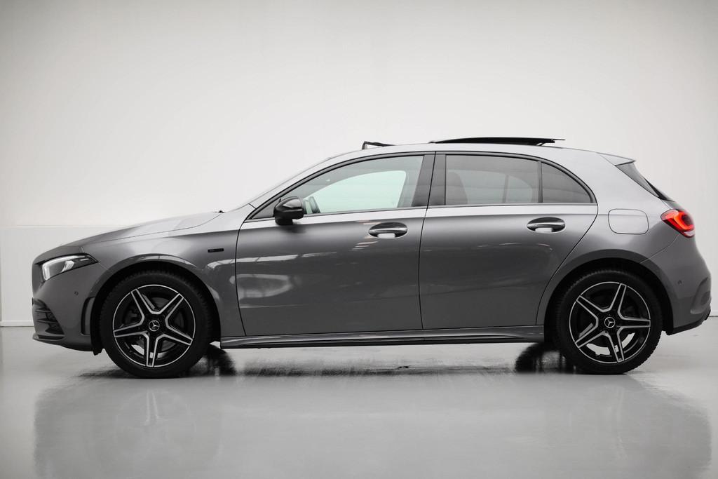 Mercedes-Benz A-klasse A250e AMG Line |Pano|Ambient|Carplay|, Auto's, Gebruikt, Euro 6, 4 cilinders, 16 kWh