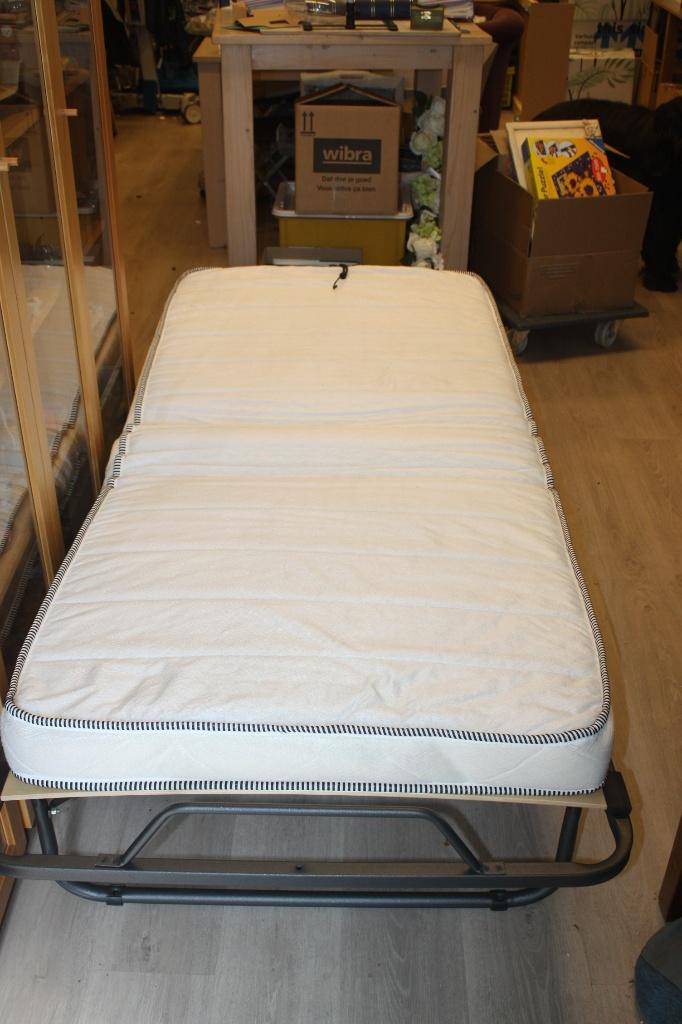 vouwbed / logeerbed, Ophalen, Eenpersoons, 190 cm of minder, Zo goed als nieuw