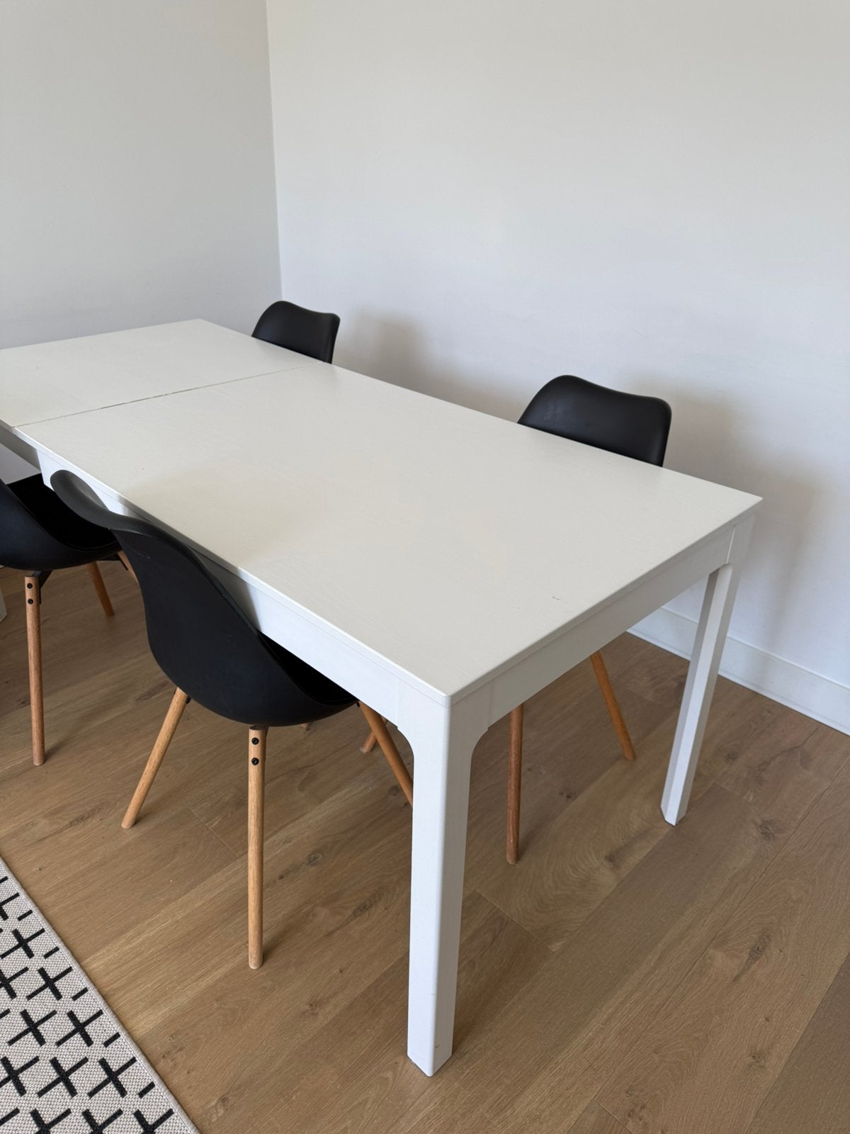 IKEA eettafel + 4 zwarte stoelen - 16/8 ophalen in Schiedam, Ophalen, Gebruikt, 50 tot 100 cm, Vijf personen of meer