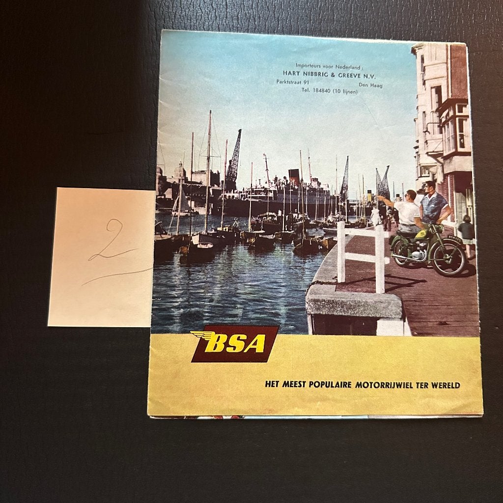 #2) BSA 1956  Oerend Hard! Folder Motor Bromfiets, Verzenden, Gelezen, Folder