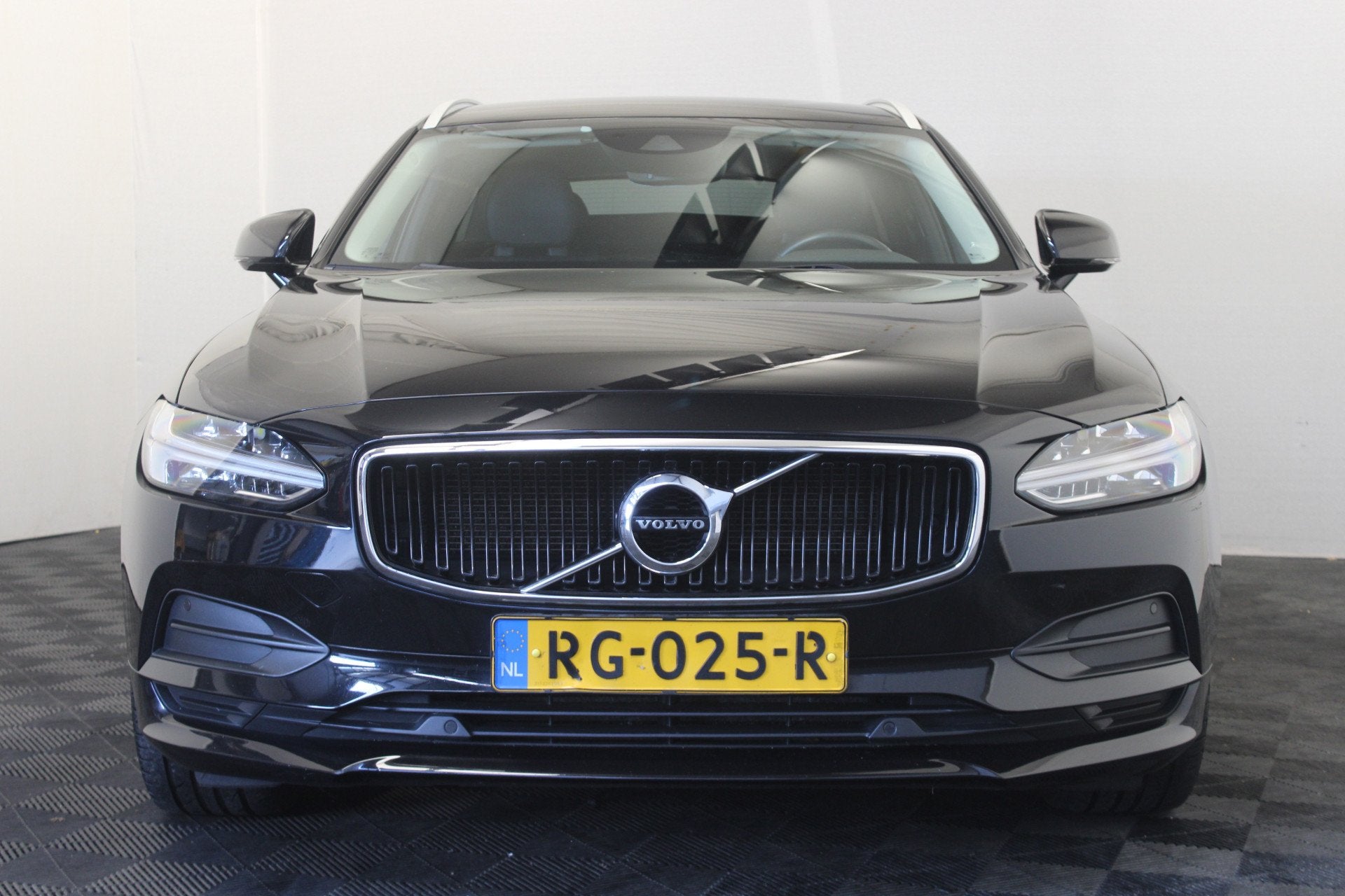 Volvo V90 2.0 T5 90th Anniversary Edition (bj 2017), 15 km/l, 4 cilinders, 1969 cc, Zwart