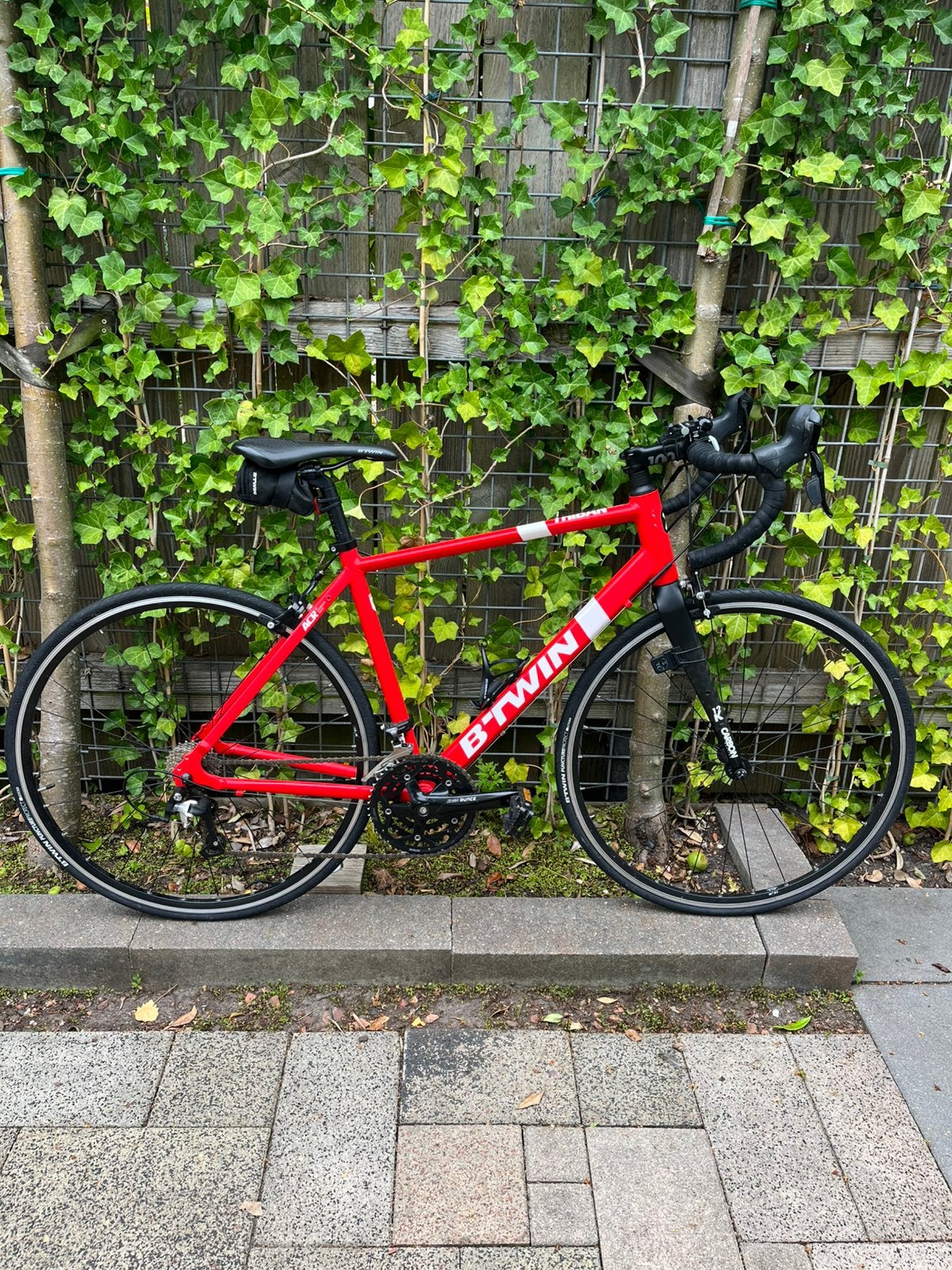 B’twin Triban 500, Fietsen en Brommers, 28 inch, Velgrem, Aluminium, Zo goed als nieuw