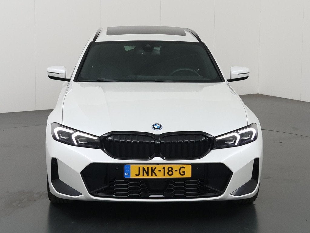 BMW 3-serie Touring 330e M-Sport | M-Pakket | Panoramadak |, Auto's, BMW, 1998 cc, Gebruikt, Euro 6, 4 cilinders