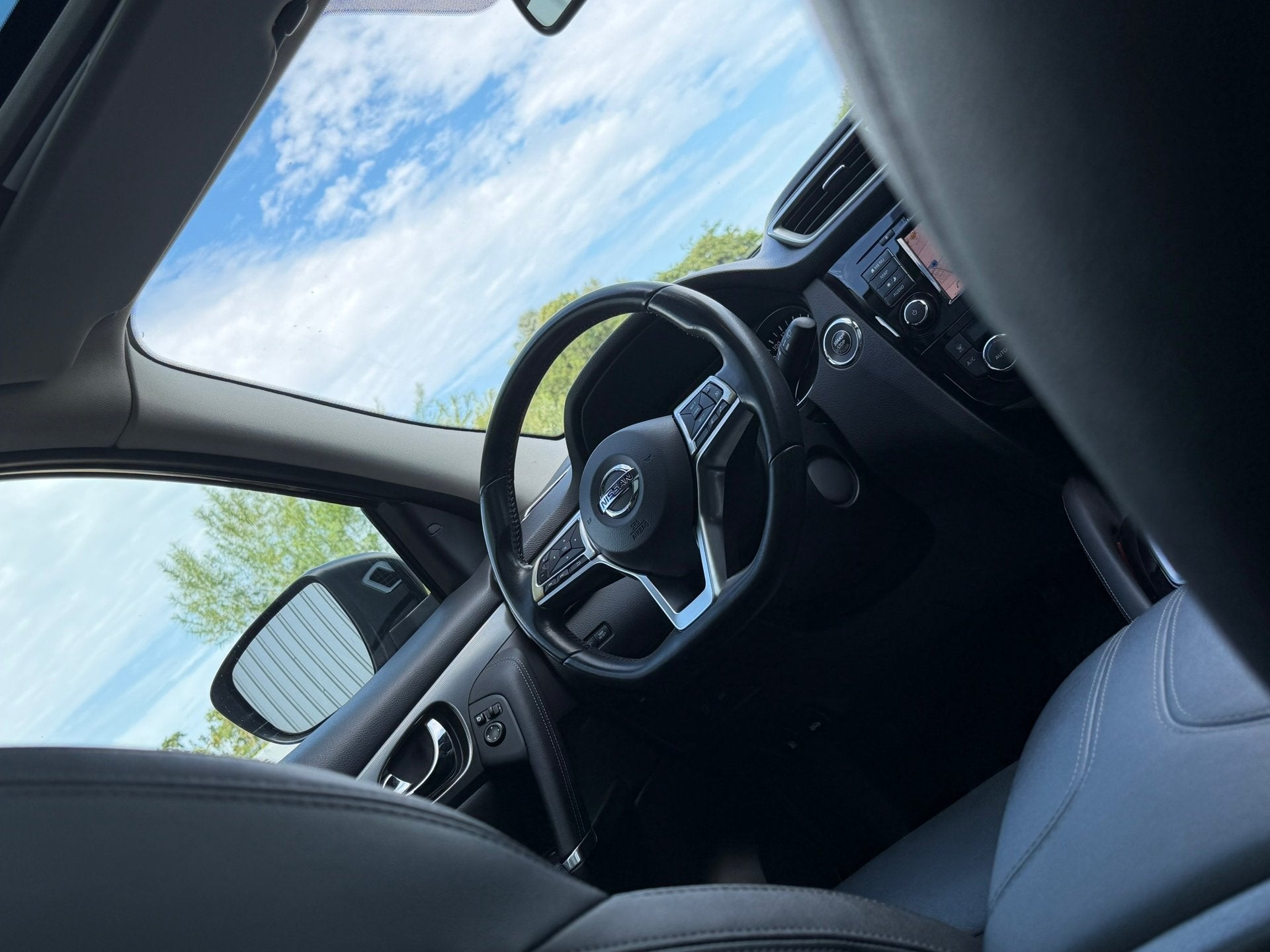 Nissan Qashqai 1.3 DIG-T Tekna + Automaat - Brilliant Black, Auto's, Gebruikt, 4 cilinders, 1290 kg, Zwart