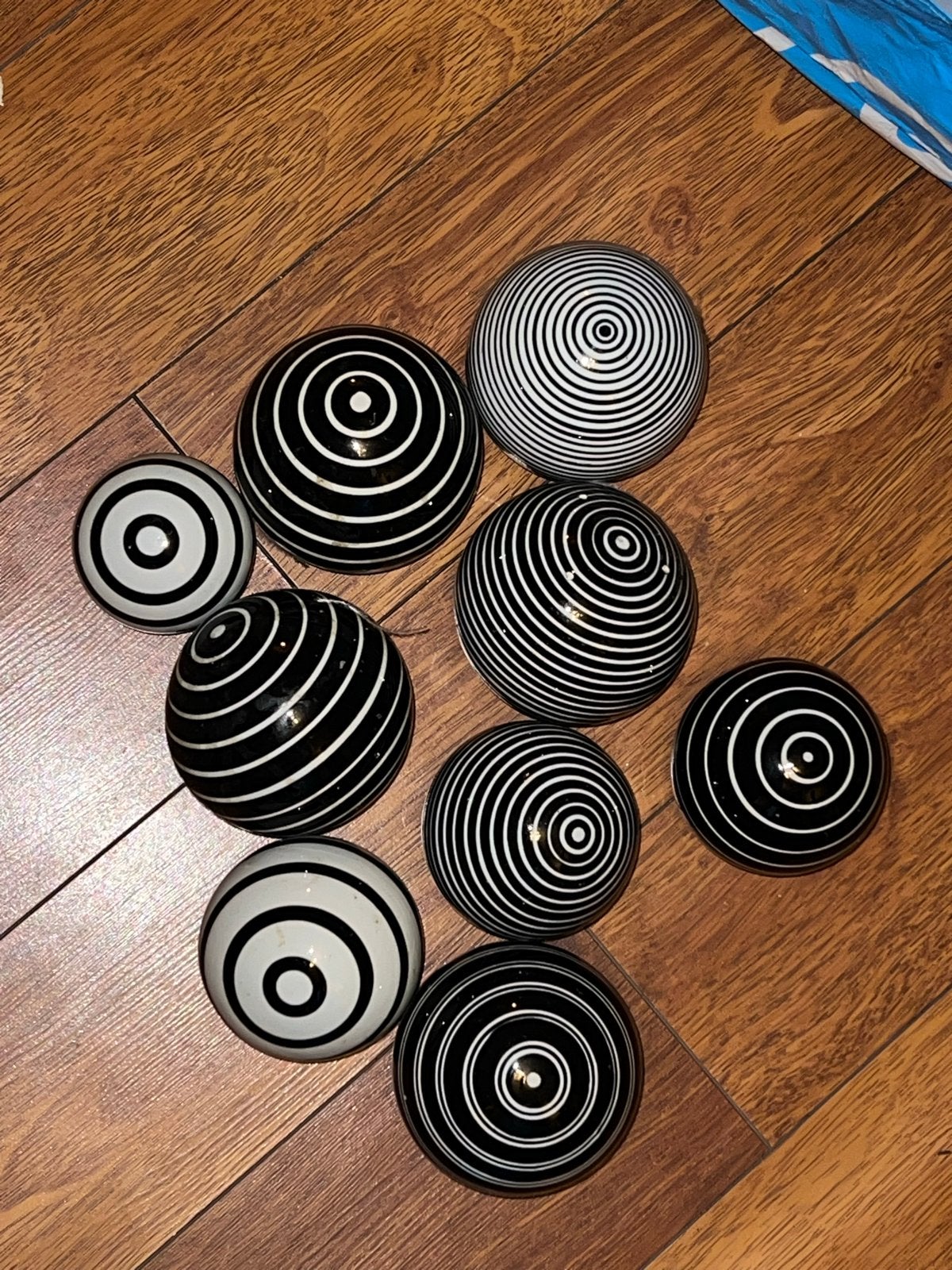 Set van 9 decoratieve ballen van keramiek 10 cm voor schaal, Ophalen, Zo goed als nieuw