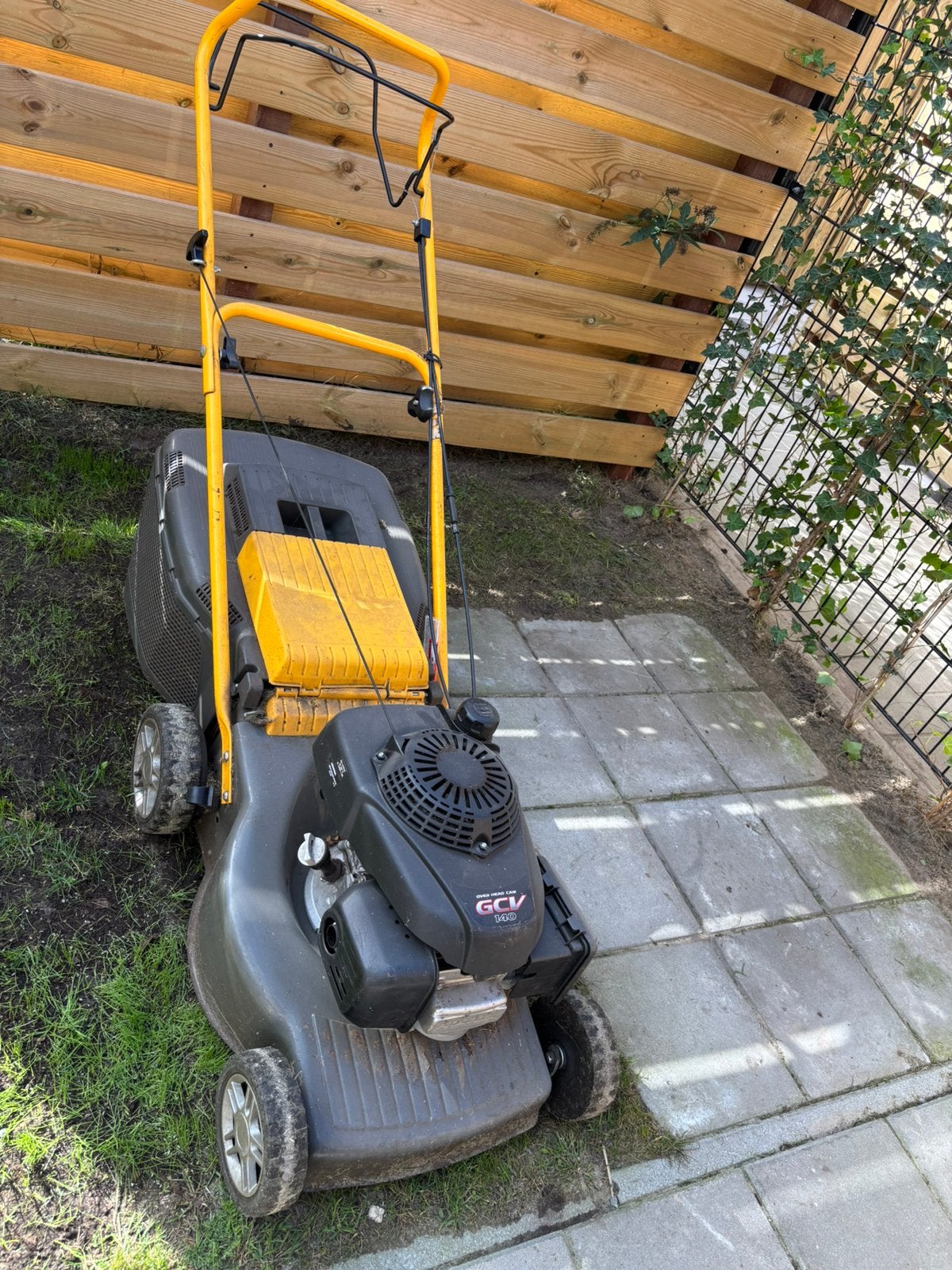 Honda benzine grasmaaier met GCV140 motor, Ophalen, Cirkelmaaier, Gebruikt, Opvangbak