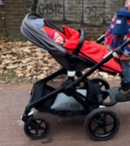 Bugaboo Fox 2 met reiswieg, muggennet en regenhoes, Ophalen, Bugaboo, Zo goed als nieuw, Combiwagen
