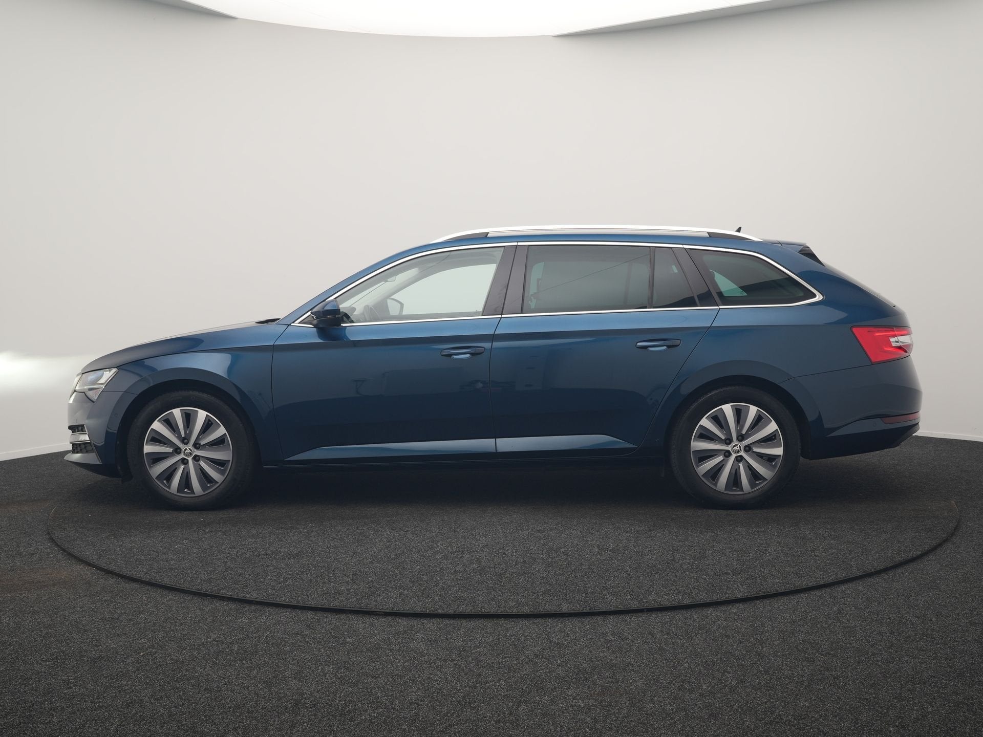 Skoda Superb Combi 1.4 TSI iV Business Edition PHEV 218pk De, Auto's, Stof, Gebruikt, Zwart, 4 cilinders