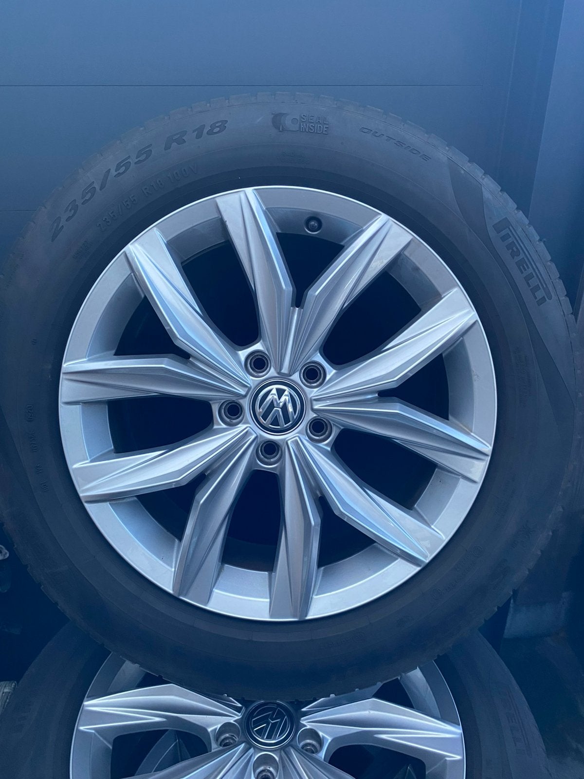 VW Tiguan Frankfurt velgen 18 inch met Pirelli banden, Ophalen, 18 inch, Gebruikt, Banden en Velgen