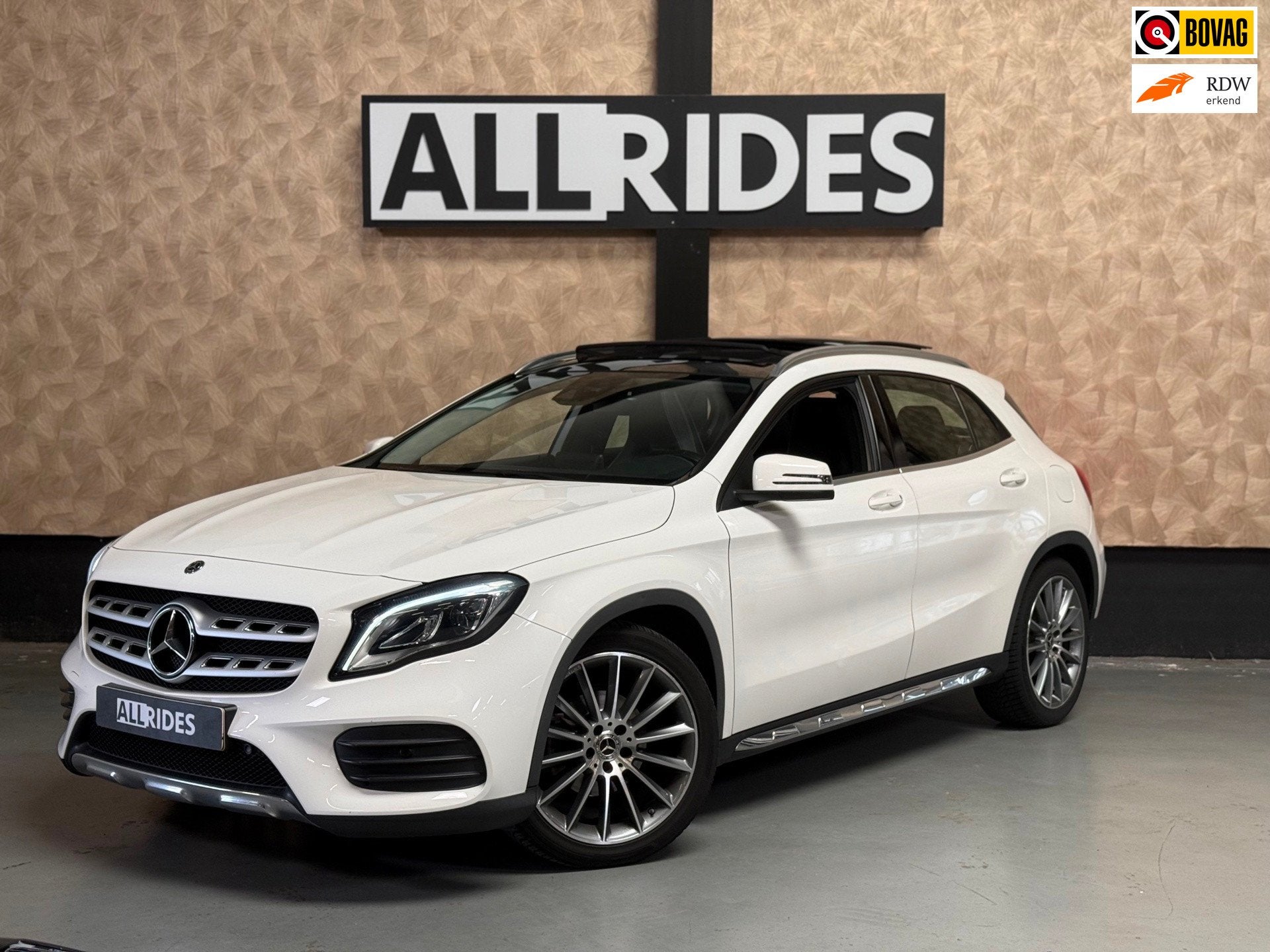 Mercedes-Benz GLA-klasse 200 AMG Edition White| Pano | Camer, Dealer onderhouden, Gebruikt, 715 kg, Wit