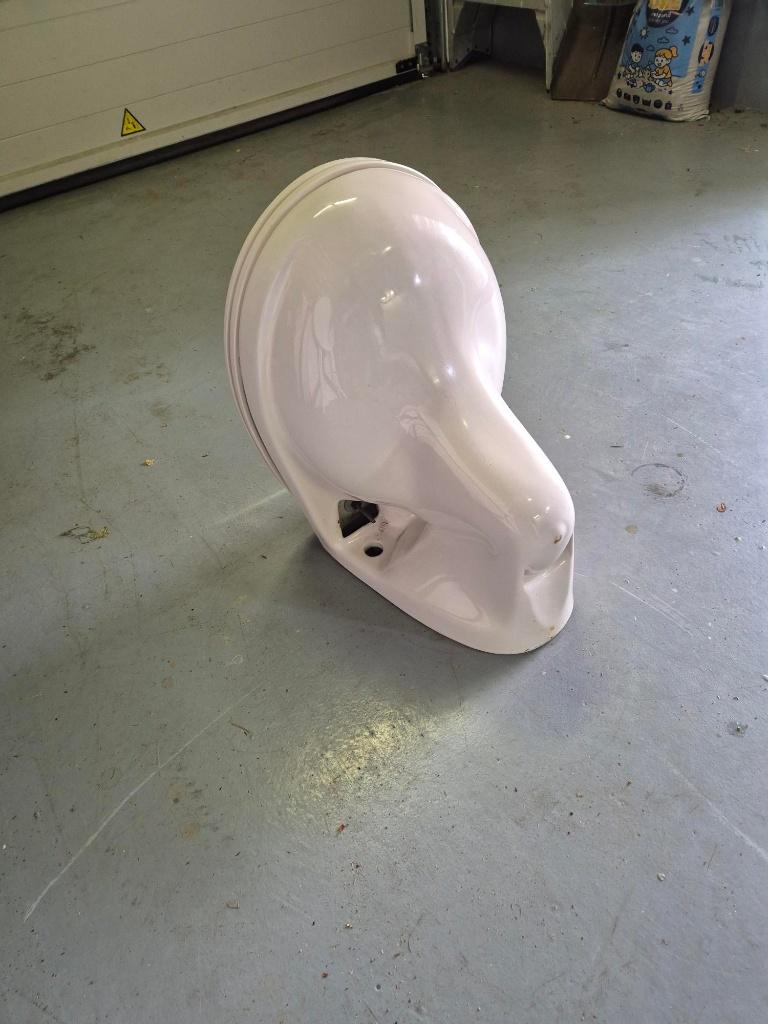 Hangende toiletpot met fonteintje en kraantje, Doe-het-zelf en Verbouw, Sanitair, Ophalen, Gebruikt, Steen, Toilet