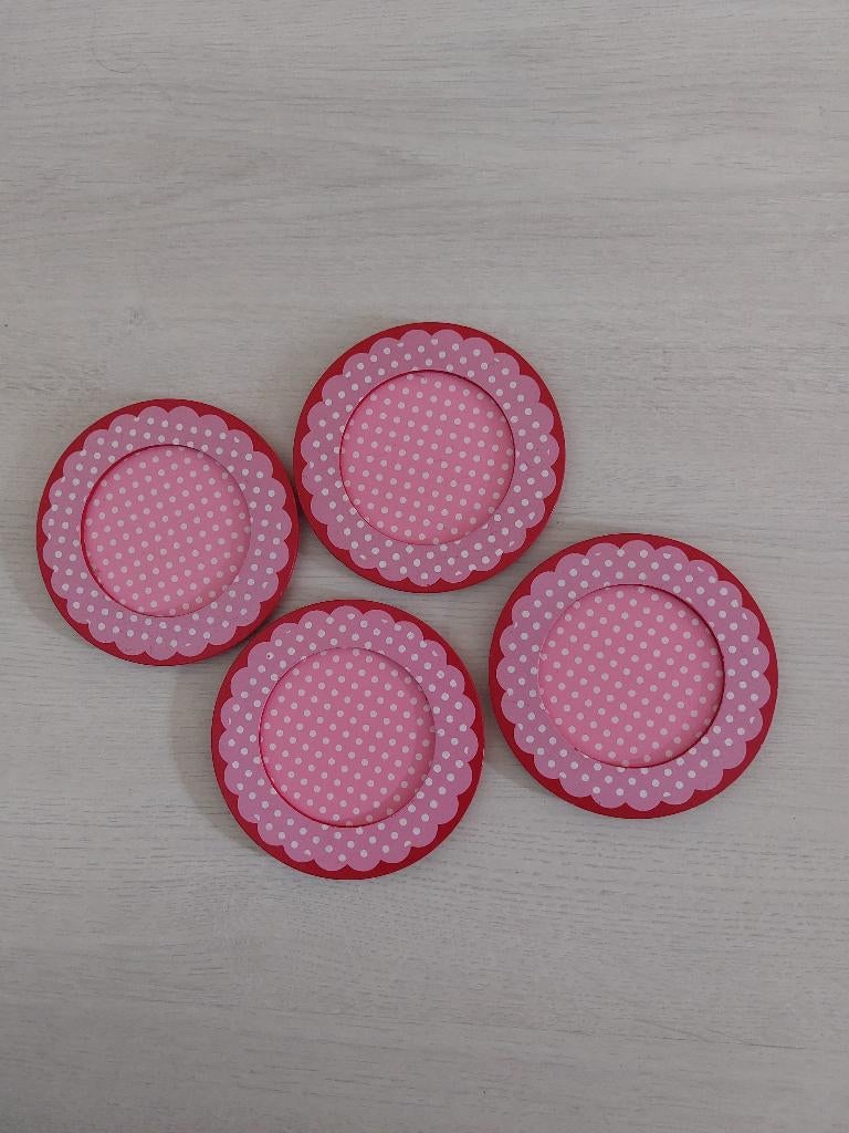 4 houten roze/rode borden theerservies, Ophalen of Verzenden, Gebruikt, Toebehoren