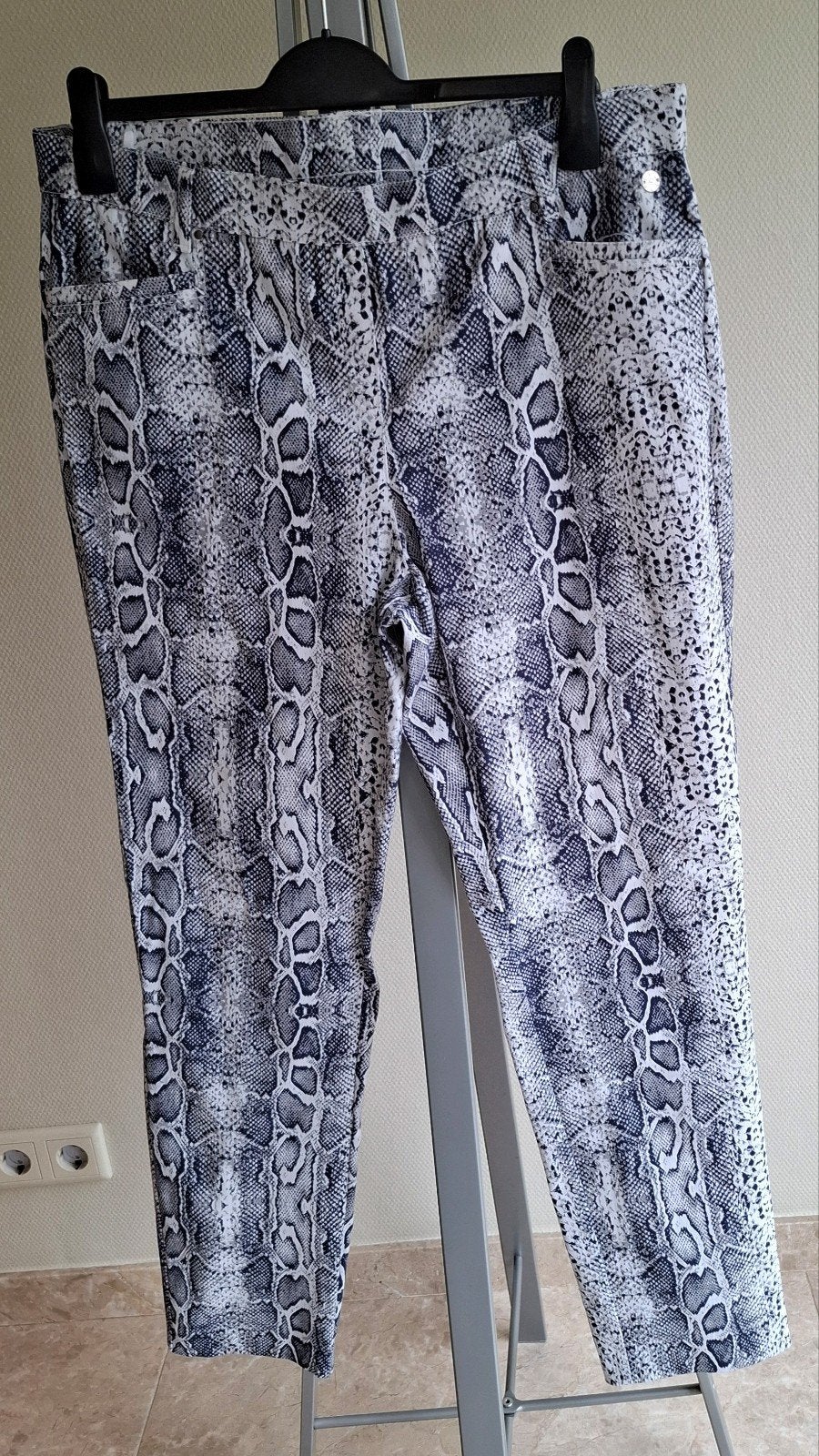 Sportieve broek, aparte slangenprint - binnenbeenlengte 78, Meerkleurig, Maat 46/48 (XL) of groter, Zo goed als nieuw, Lang