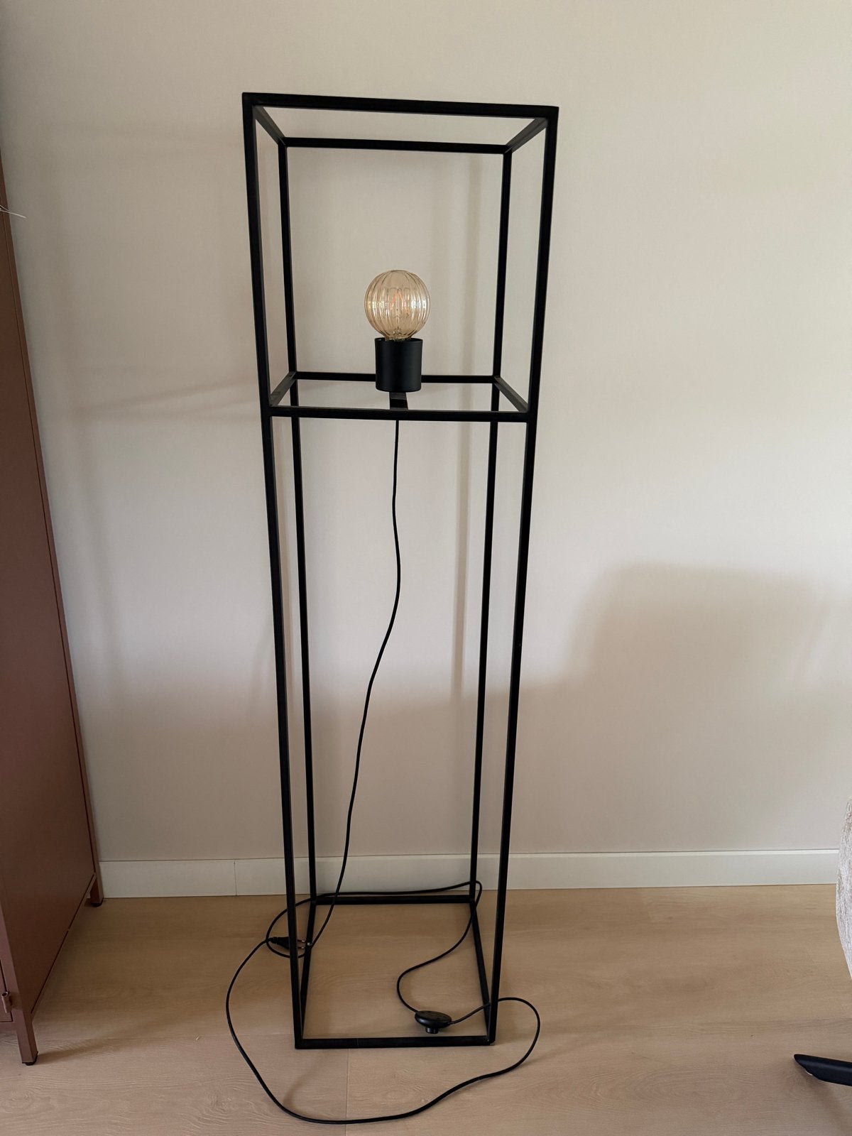 Zwarte metalen vloerlamp Leen Bakker, Ophalen, E27 (groot), Zo goed als nieuw, Metaal