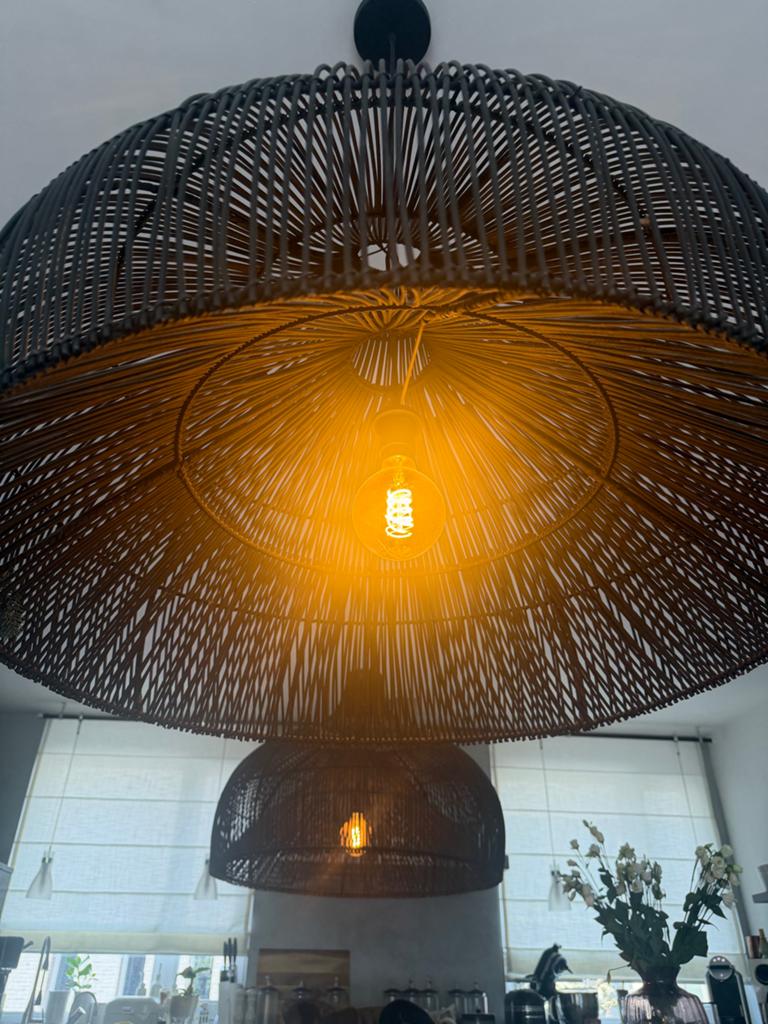 Twee rotan lampenkappen Twisk zwart 70 cm, Zwart, Rond, Ophalen of Verzenden, Zo goed als nieuw