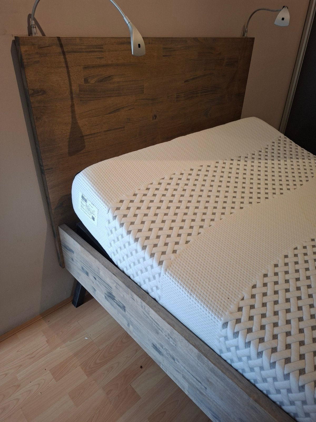 Elektrisch verstelbaar twijfelaar bed met matras, Ophalen, Twijfelaar, 120 cm, Hout
