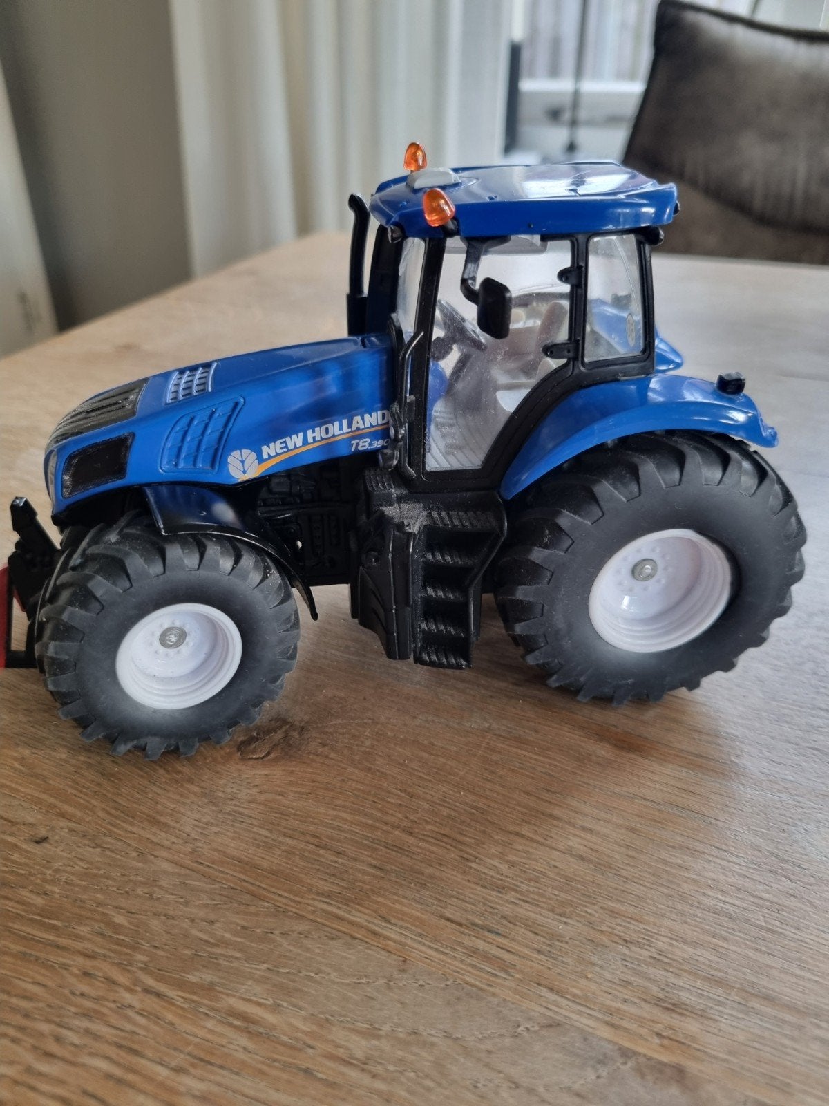 Mooie new holland T8 van siku, Hobby en Vrije tijd, Modelauto's | 1:32, Ophalen of Verzenden, Tractor of Landbouw, SIKU