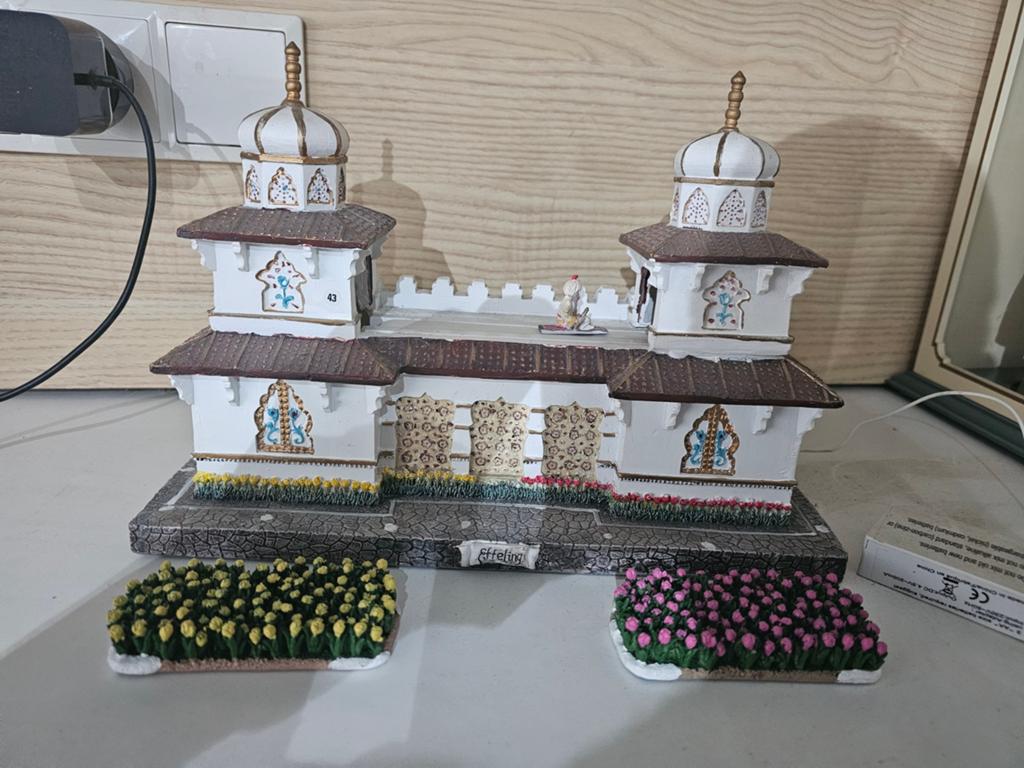 Paleis met vliegende fakir, Ophalen of Verzenden, Beeldje of Poppetje