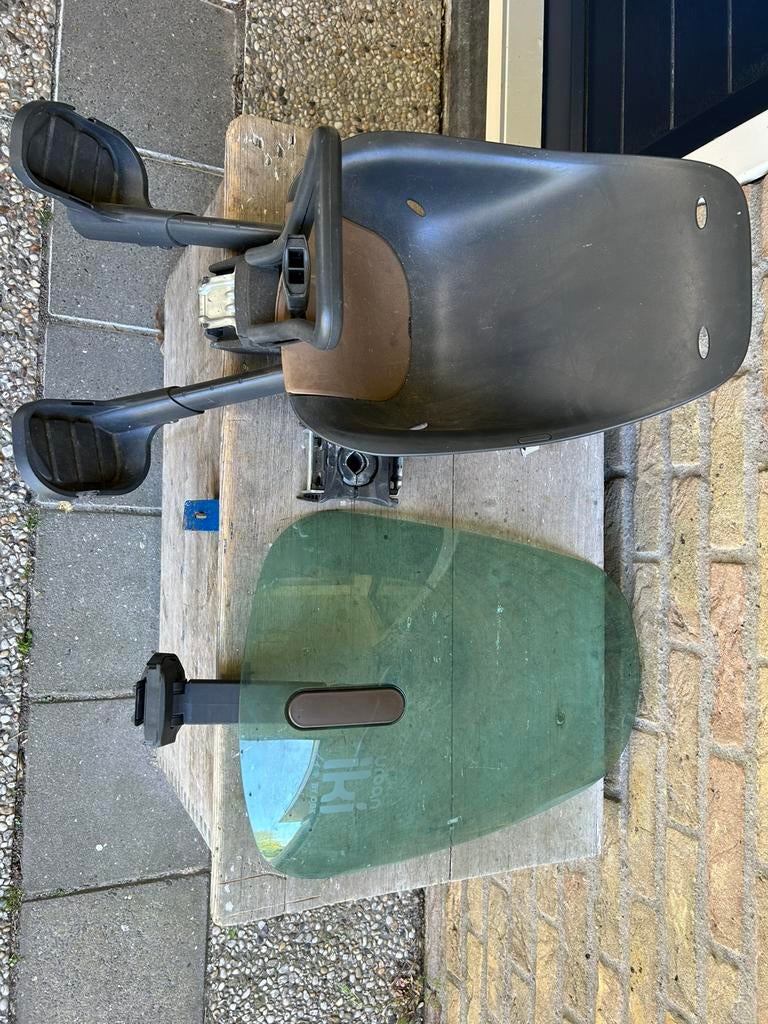 Urban iki by ogk fiets voorzitje met scherm en houder, Ophalen, Zo goed als nieuw
