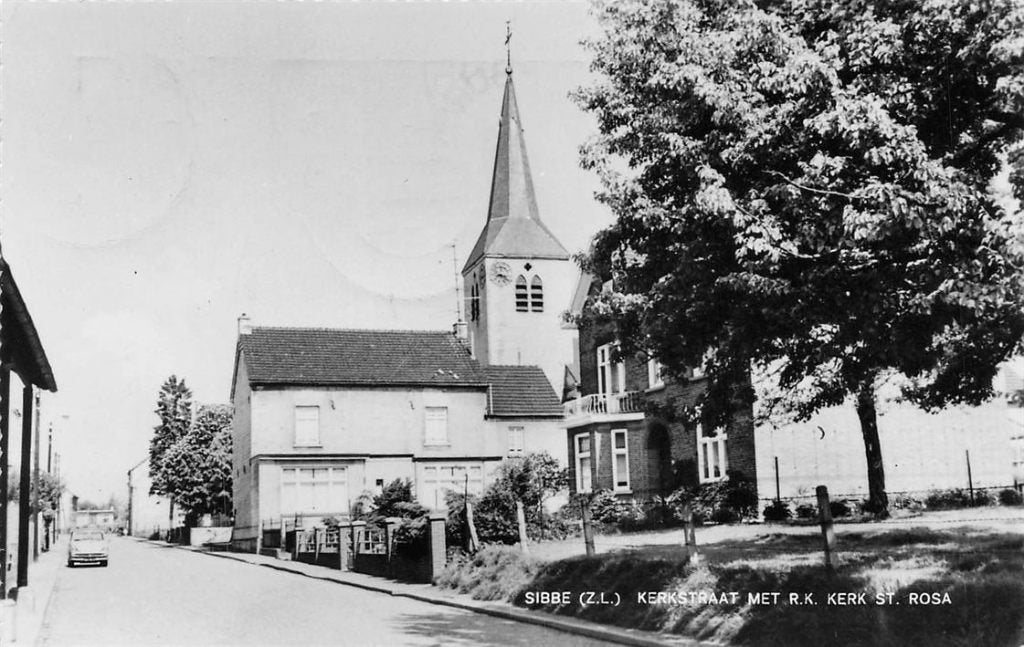 703-063-027 Sibbe Kerkstraat met RK Kerk St Rosa, Ophalen of Verzenden, Voor 1920, Limburg
