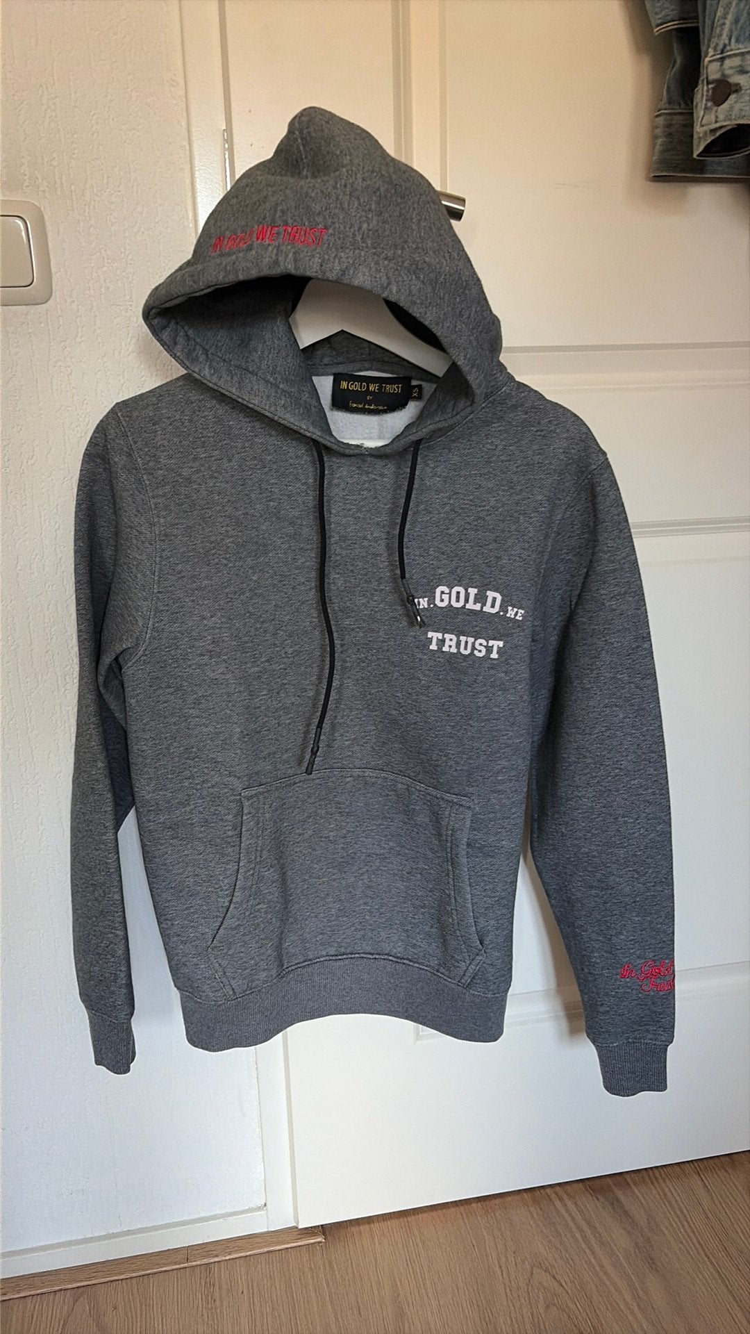 In GOLD we TRUST grijze hoodie maat xs, Kleding | Heren, Ophalen of Verzenden, Zo goed als nieuw, Maat 46 (S) of kleiner, Grijs