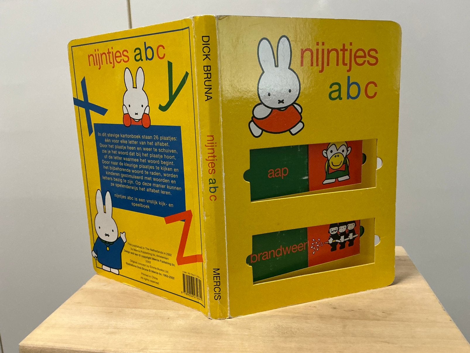 Boek Nijntjes ABC schuifplaatje kartonboek letter taal leren, Gelezen, 3 tot 4 jaar, Ophalen of Verzenden, Uitklap-, Voel- of Ontdekboek