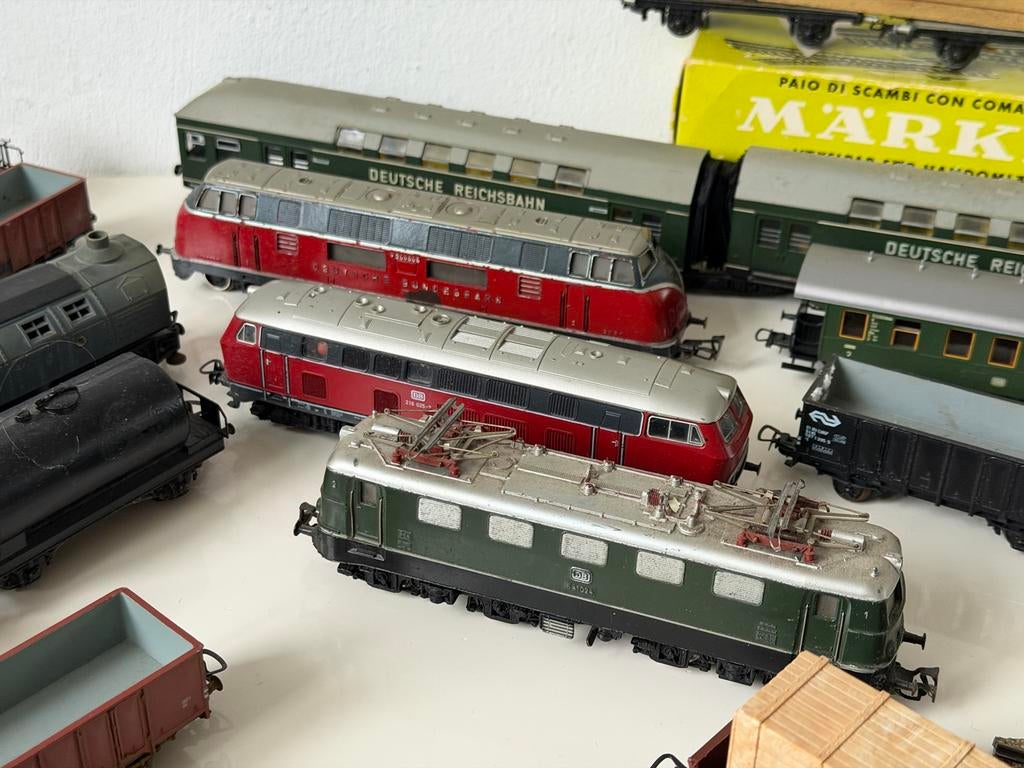 Diverse treinen en wagons: Fleischmann en Märklin, Gelijkstroom of Wisselstroom, Ophalen of Verzenden, Märklin, Gebruikt