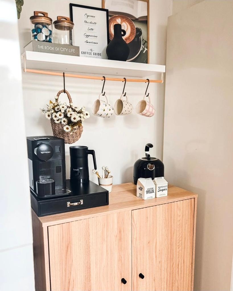 Kastje eiken met gegroefd houtdecor, Huis en Inrichting, Ophalen