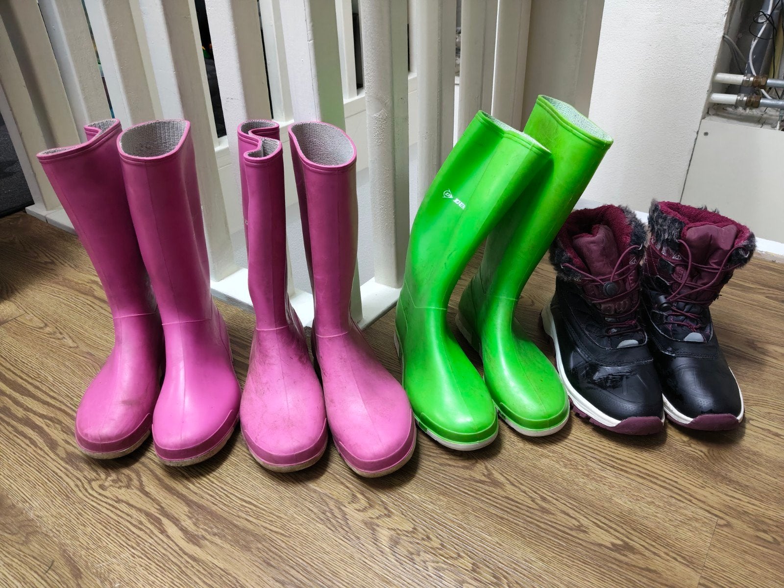 Diverse kinderlaarzen: roze, groen en snowboots, Ophalen of Verzenden, Meisje, Laarzen