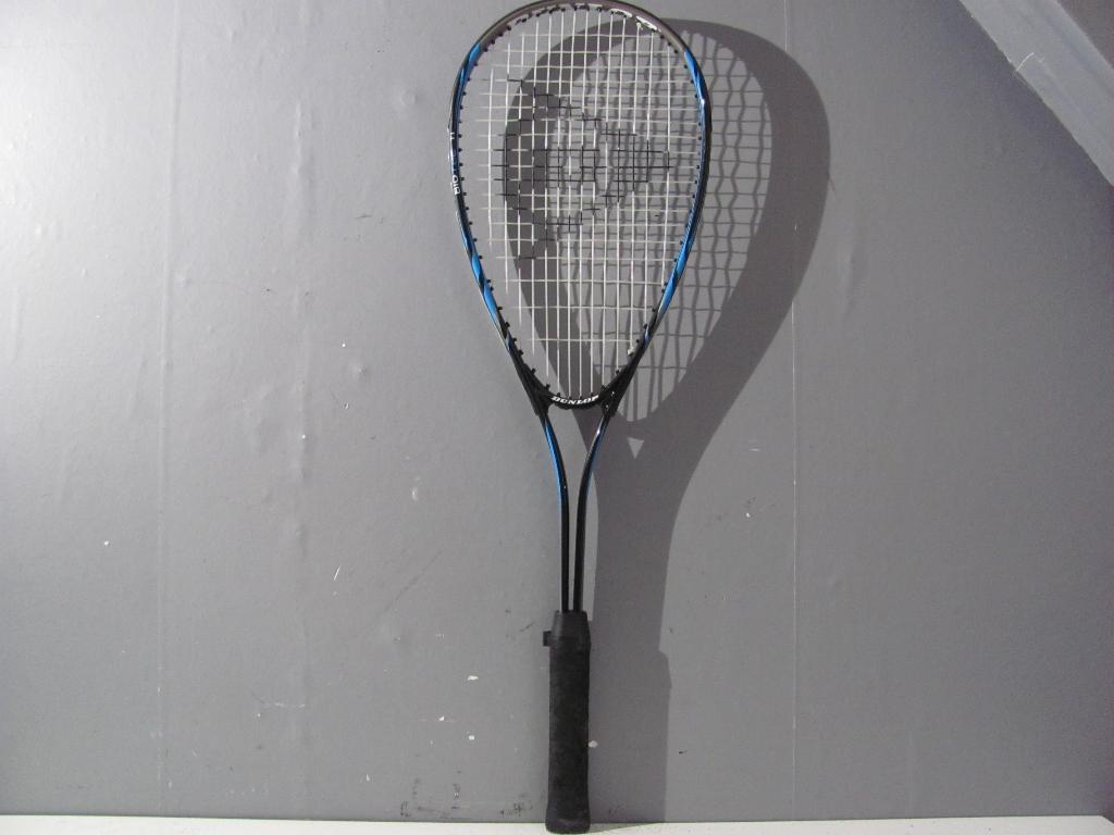squash racket van DUNLOP BIO TEC met goede bespanning, Sport en Fitness, Squash, Ophalen of Verzenden, Zo goed als nieuw, Racket