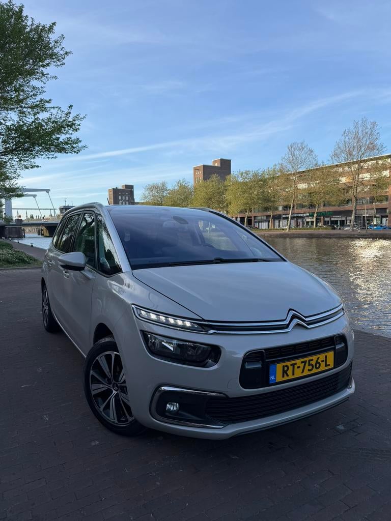 Citroën C4 Grand Picasso Shine Massage Pano Xenon 7p Camera, Auto's, 1350 kg, 1199 cc, 7 stoelen, Beige