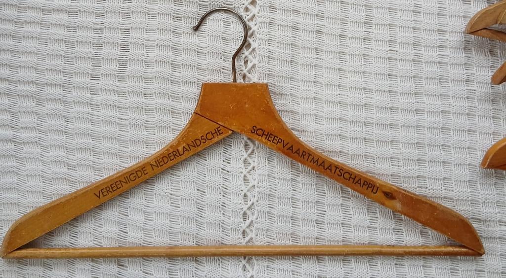 kleerhanger Vereenigde Nederlandsche Scheepvaartmaatschappij, Ophalen of Verzenden, Gebruikt, Gebruiksvoorwerp
