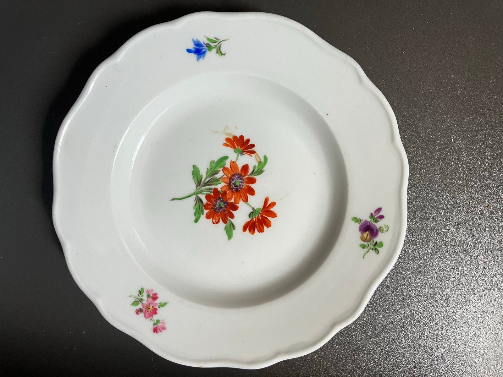 Antiek Meissen bord met bloemmotief, Antiek en Kunst, Antiek | Servies los, Ophalen