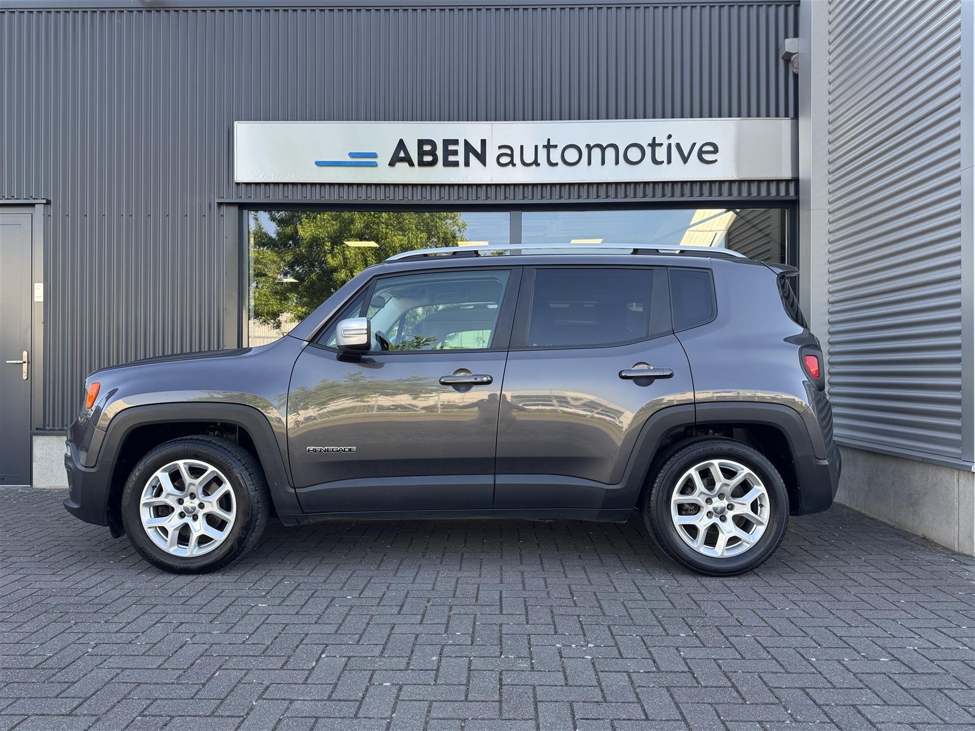 Jeep Renegade 1.4 MultiAir 140PK Limited (LEDER|NAVI|STOELVE, Automatische klimaatregeling, Gebruikt, 4 cilinders, Leder