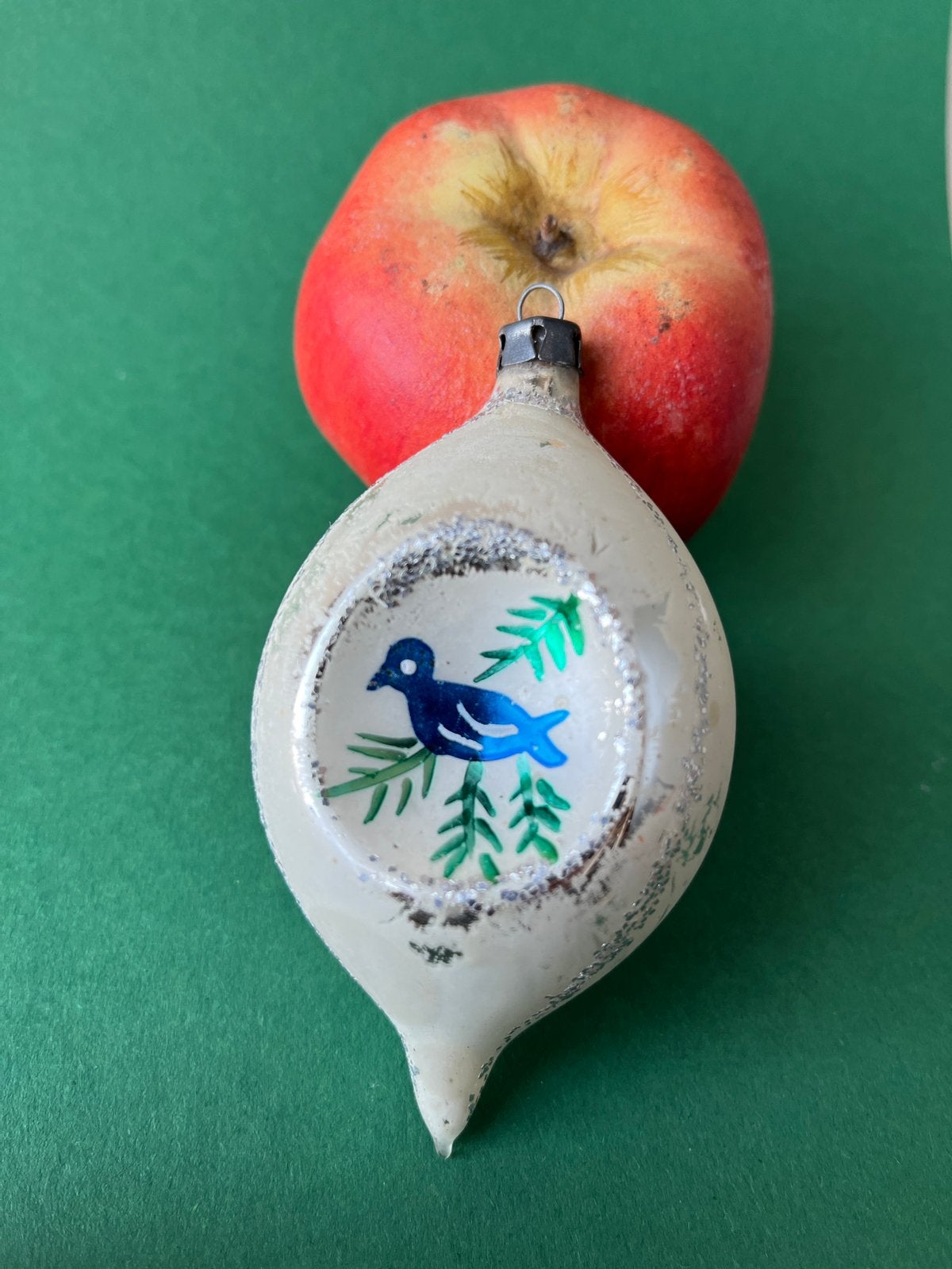 Oude glazen kerstbal : afbeelding vogeltjes, Diversen, Kerst, Gebruikt, ., Ophalen of Verzenden, .