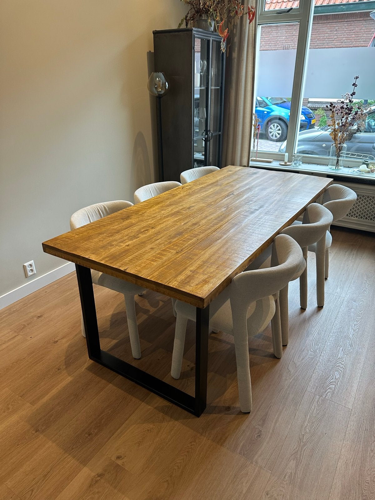 Robuuste eettafel van mangohout met zwart onderstel 200x90, Huis en Inrichting, Tafels | Eettafels, Gebruikt, 50 tot 100 cm, 150 tot 200 cm