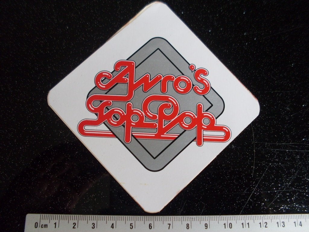 sticker avro's toppop top pop logo rood zilver wit, Verzenden, Zo goed als nieuw, Film, Tv of Omroep