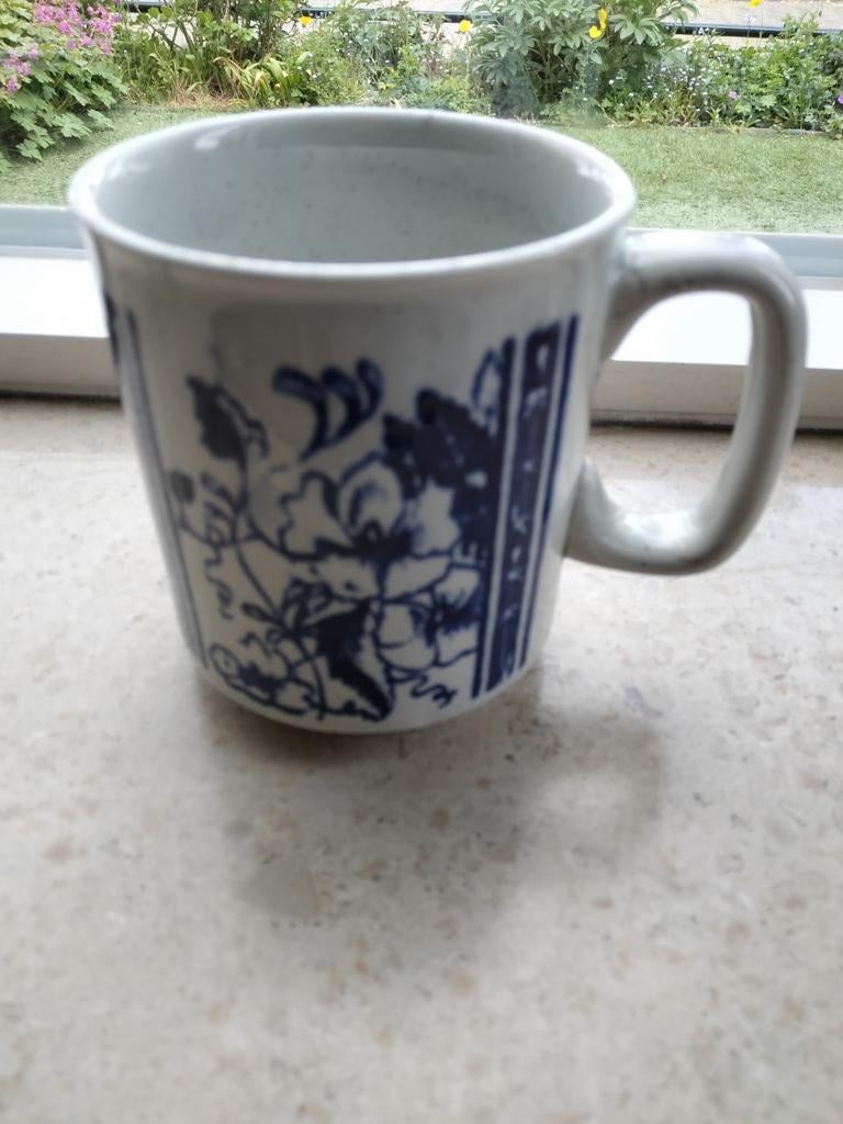 Vintage Engelse Mok met Blauw Bloemenpatroon, Ophalen of Verzenden
