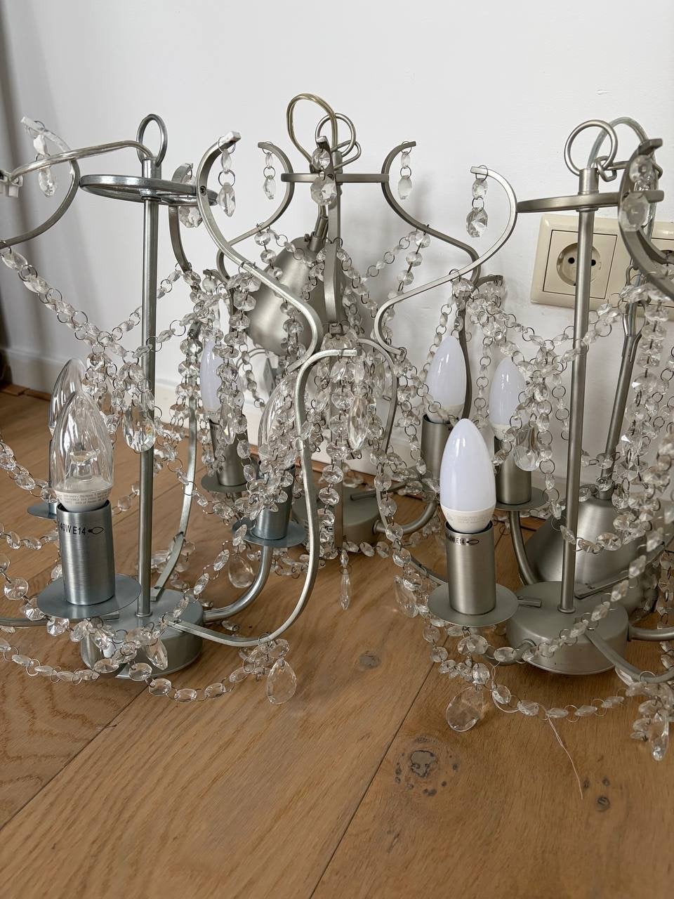 3x Prachtige Zilverkleurige Kroonluchters met Kristal-look, Ophalen, Zo goed als nieuw, Metaal, E14 (klein)