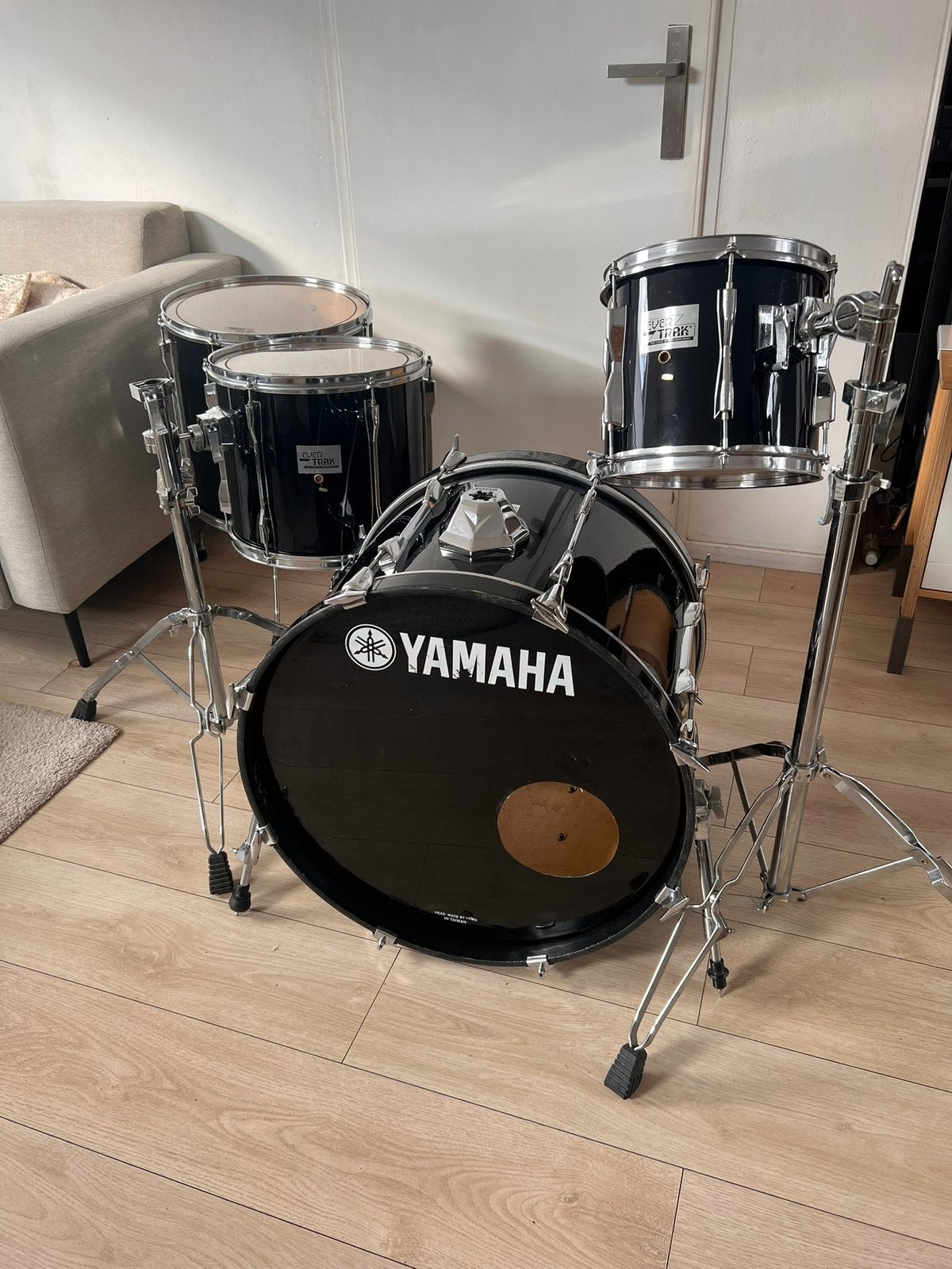 Yamaha v power bass en track toms drumstel, Muziek en Instrumenten, Drumstellen en Slagwerk, Ophalen of Verzenden, Zo goed als nieuw